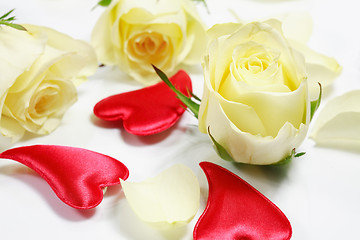 Image showing Red hearts and yellow roses