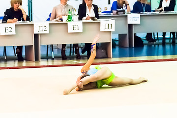 Image showing Young girl shows exercise with ball to judges