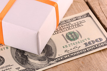 Image showing american money with green gift box