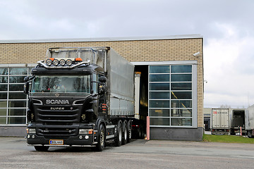 Image showing Clean Scania R560 Rig Drives out of Truck Wash