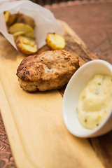 Image showing Succulent cooked beef burger with potato 