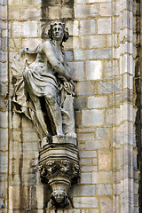 Image showing statue in the dome