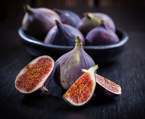 Image showing Figs on wooden table