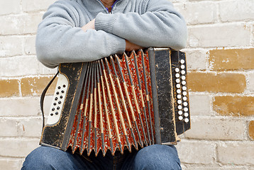 Image showing  concertina on the man\'s knee