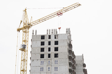 Image showing Unfinished house with a crane on construction site