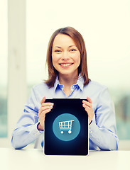 Image showing smiling businesswoman with tablet pc computer