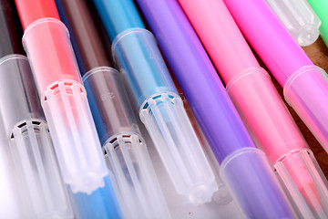 Image showing highlighter markers set on wooden plate