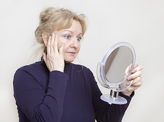 Image showing Senior looking in mirror