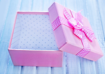 Image showing box for present