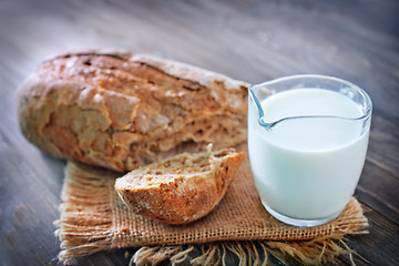 Image showing bread with milk