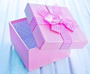 Image showing box for present