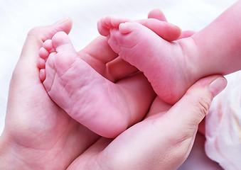 Image showing feets of newborn baby