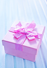 Image showing box for present