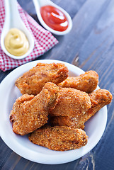 Image showing fried chicken wings with sauce