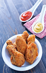 Image showing fried chicken wings with sauce