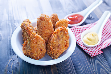 Image showing fried chicken wings with sauce