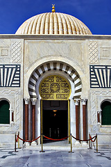 Image showing door of bourguiba\'s gold mausoleum