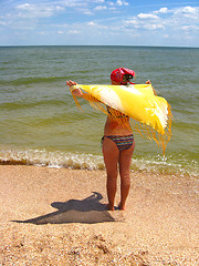 Image showing The girl standing at the seacoast