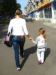 Image showing Mother with the daughter go on city