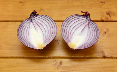 Image showing Red onion halved