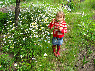 Image showing little girl swelling soap bubbles