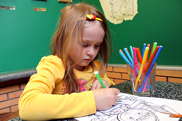 Image showing little girl draws the drawing at the table