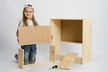 Image showing Girl sets the bottom drawer