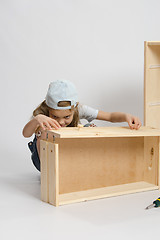 Image showing Girl collects drawer
