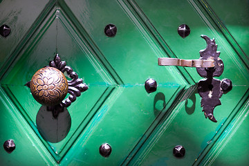 Image showing green door