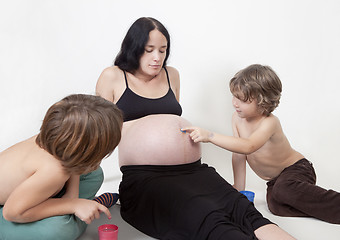 Image showing pregnant mother with children
