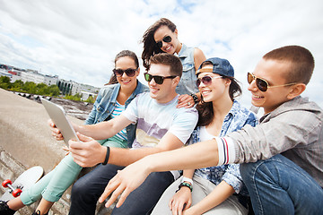 Image showing group of teenagers looking at tablet pc