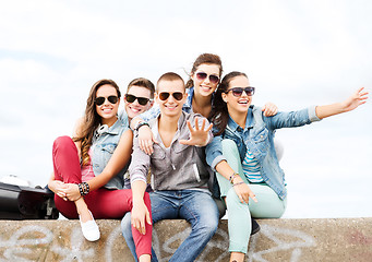 Image showing group of teenagers hanging out