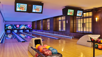 Image showing Bowling line