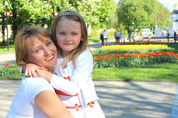 Image showing mother and daughter are embracing