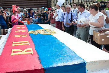 Image showing A cake in the shape of the flag of Russia