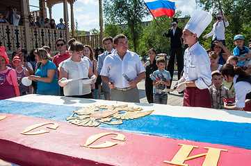 Image showing A cake in the shape of the flag of Russia