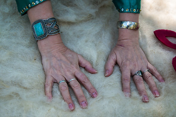 Image showing Female Muslim hands works with wool