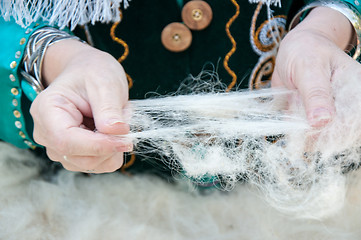 Image showing Female Muslim hands works with wool