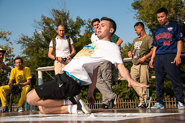 Image showing Artist break dance,