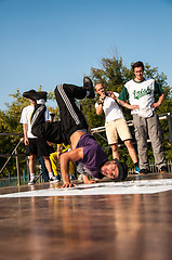 Image showing Artist break dance,