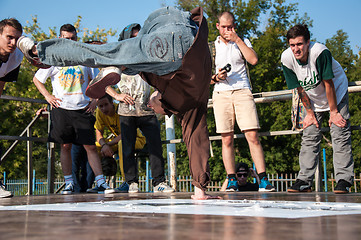 Image showing Artist break dance,