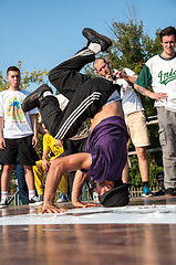 Image showing Artist break dance,