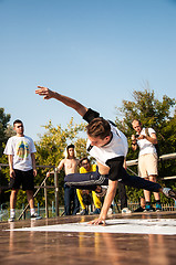 Image showing Artist break dance,