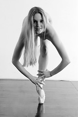 Image showing Nude ballerina practicing 