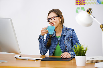 Image showing Casual businesswoman 