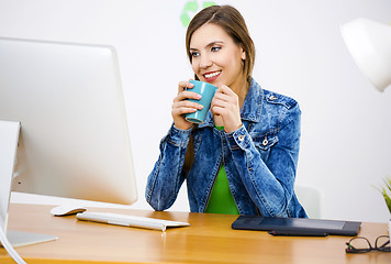 Image showing Casual businesswoman 
