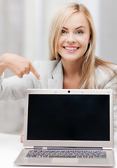 Image showing businesswoman with laptop computer