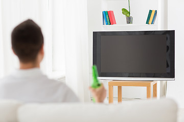 Image showing man watching tv and drinking beer at home