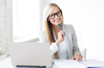 Image showing businesswoman with documents