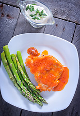 Image showing fried meat with sauce and asparagus